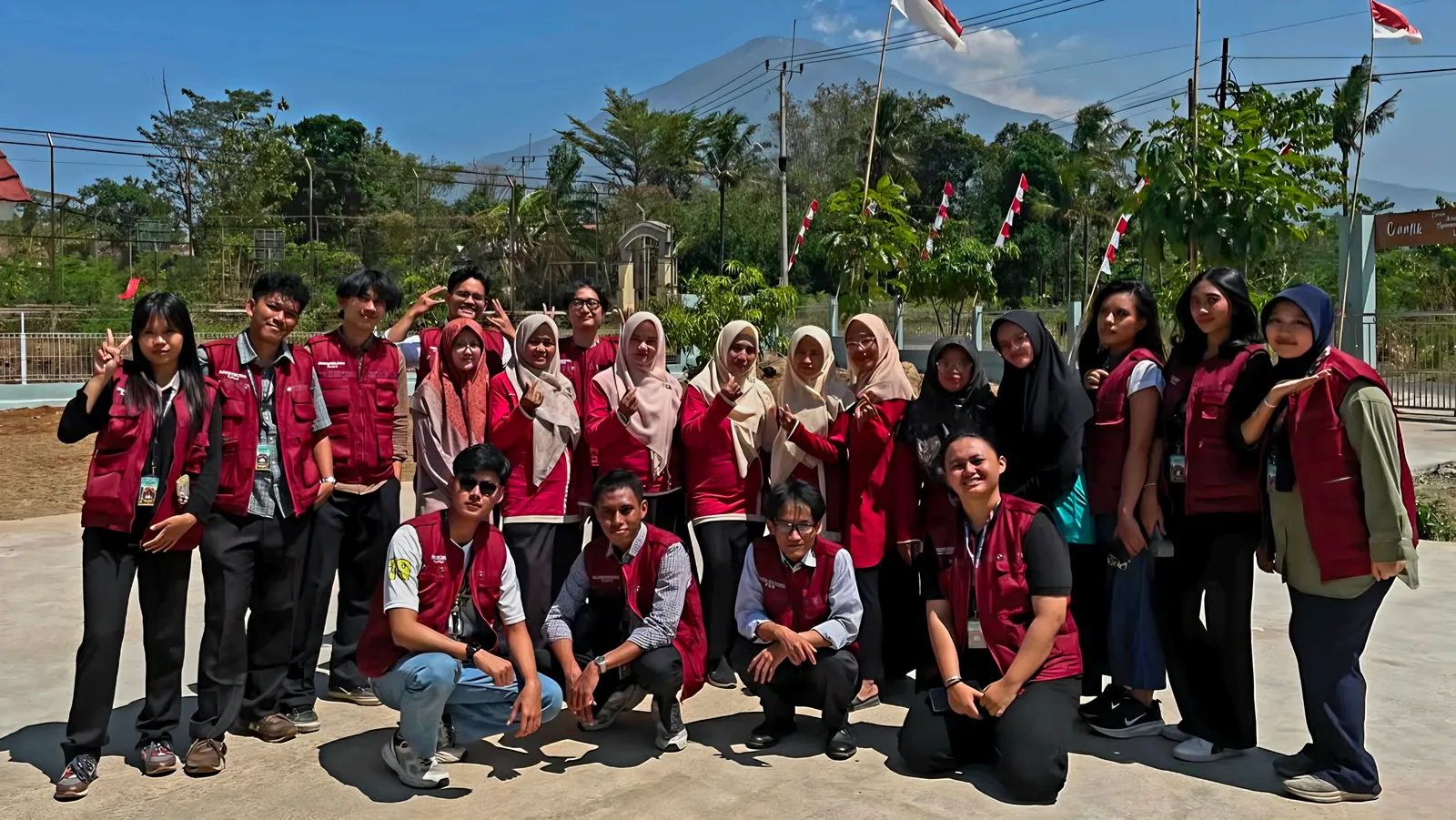 Foto bersama Kelompok T2 di Desa Silebu