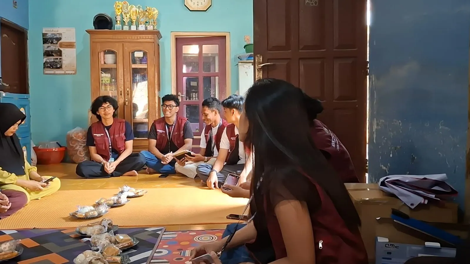 Penyampaian sambutan dan pembukaan kegiatan oleh Ketua Kelompok dalam program pendampingan UMKM Kerupuk Pareredan.