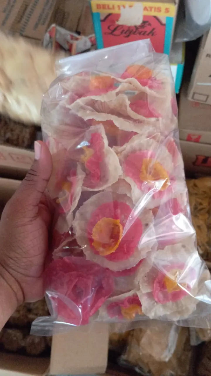 Foto Kerupuk warna-warni