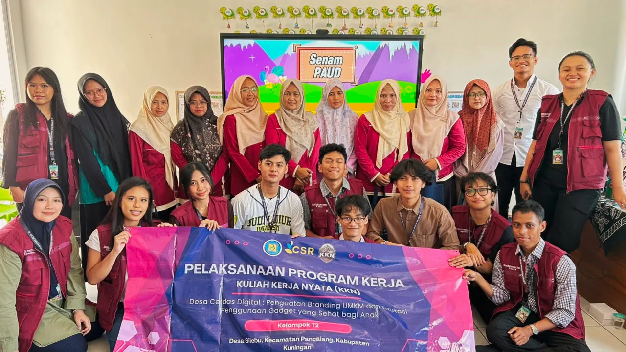 Foto bersama tim KKN T2 UBL, Kepala Sekolah, dan para guru TK Negeri At-Taqwa Silebu "Cantik"